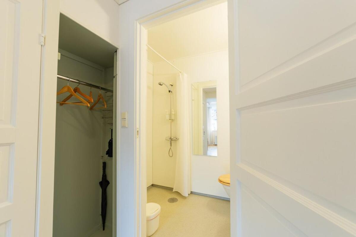 Unique Relaxed Corner Flat In * Bergen