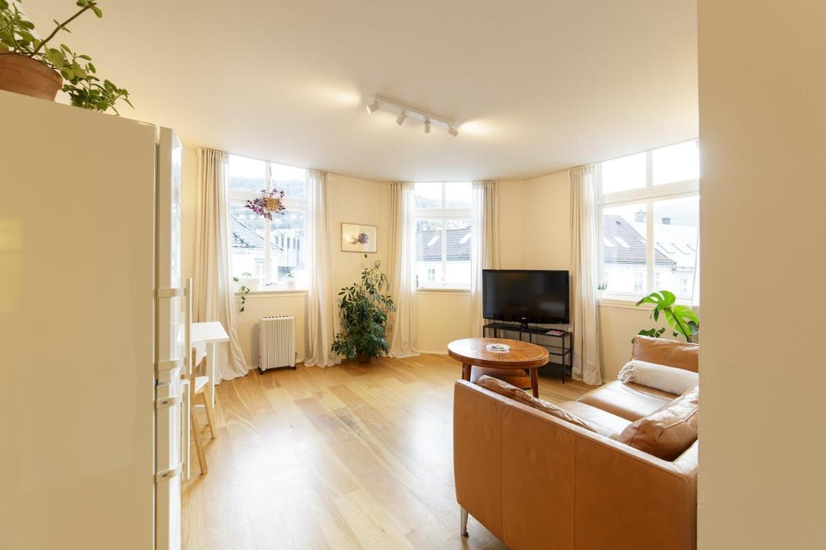 Unique Relaxed Corner Flat In Bergen