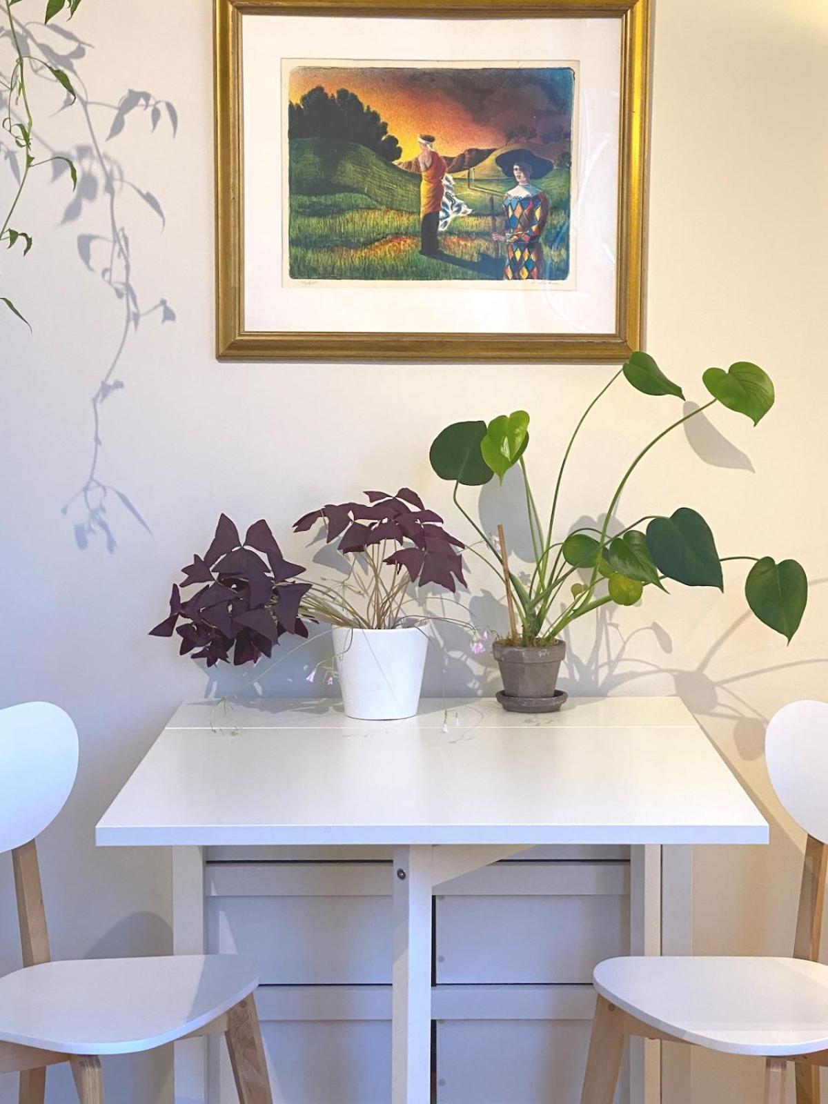 Unique Relaxed Corner Flat In