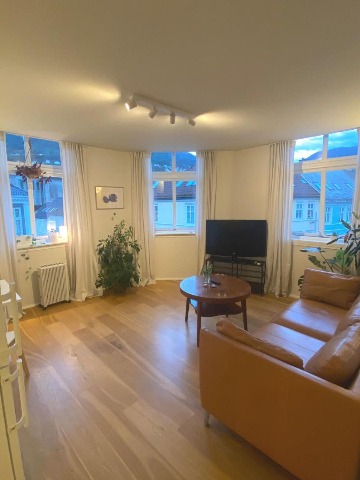 Unique Relaxed Corner Flat In * Bergen