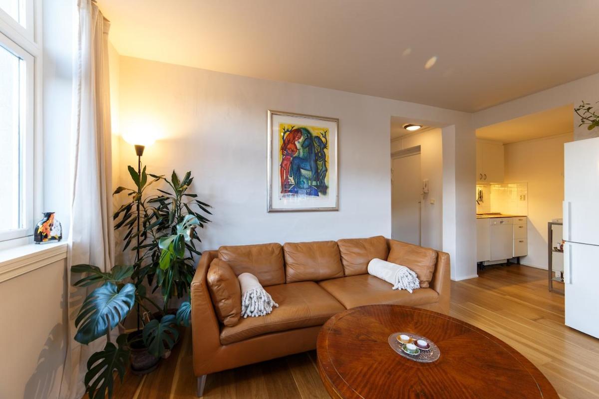 Unique Relaxed Corner Flat In * Bergen